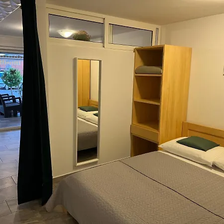 Apartmenthaus Suskovic Insel Krk Omisalj Exterior photo