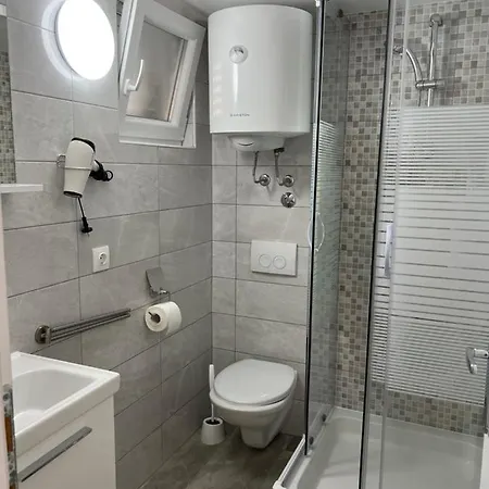 Apartmenthaus Suskovic Insel Krk Omisalj Exterior photo