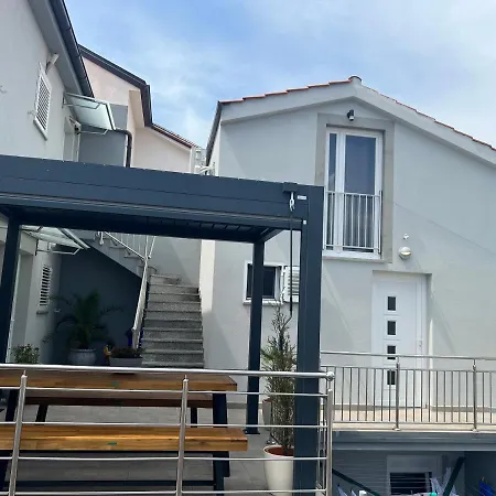 Apartmenthaus Suskovic Insel Krk Omisalj Exterior photo