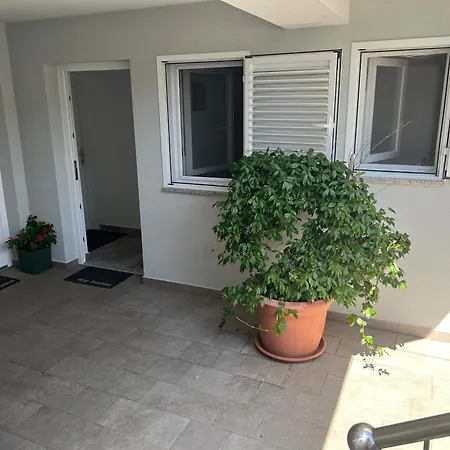 Apartmenthaus Suskovic Insel Krk Omisalj Exterior photo