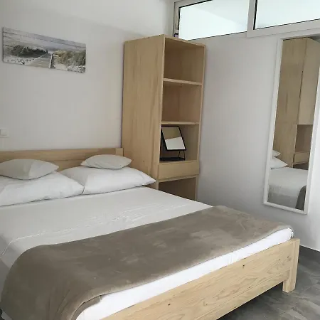 Apartmenthaus Suskovic Insel Krk Omisalj Exterior photo
